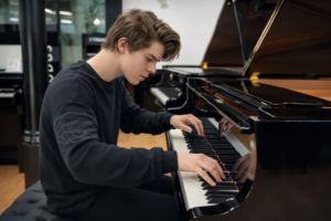 Michael Andreas, descendiente de Liszt, interpreta “La Campanella” en Classic FM